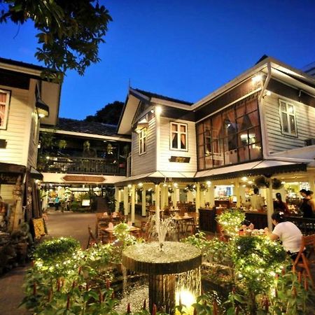 Silom Village Inn Бангкок Екстер'єр фото