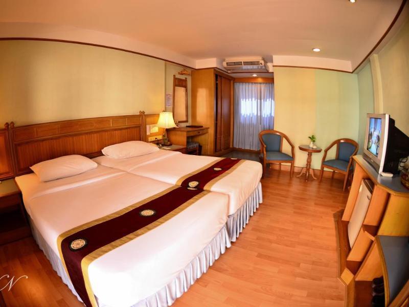 Silom Village Inn Бангкок Екстер'єр фото