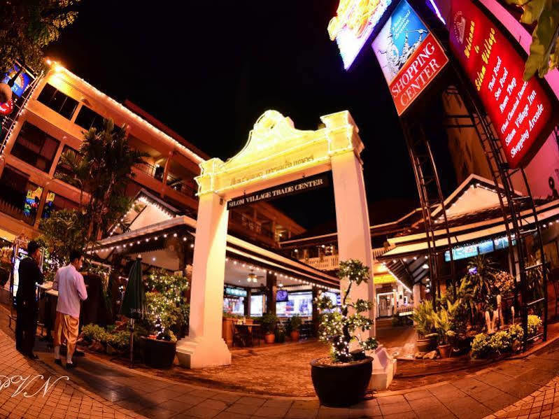 Silom Village Inn Бангкок Екстер'єр фото