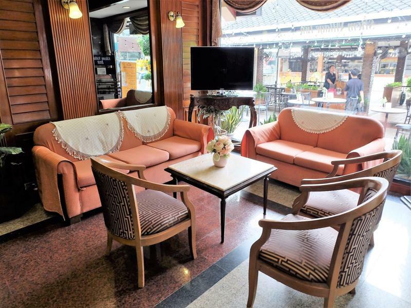 Silom Village Inn Бангкок Екстер'єр фото