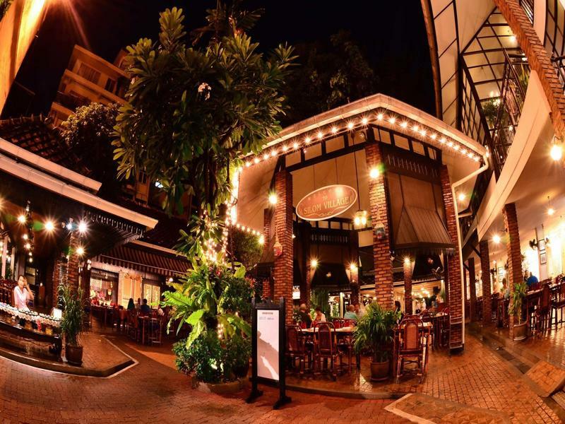 Silom Village Inn Бангкок Екстер'єр фото