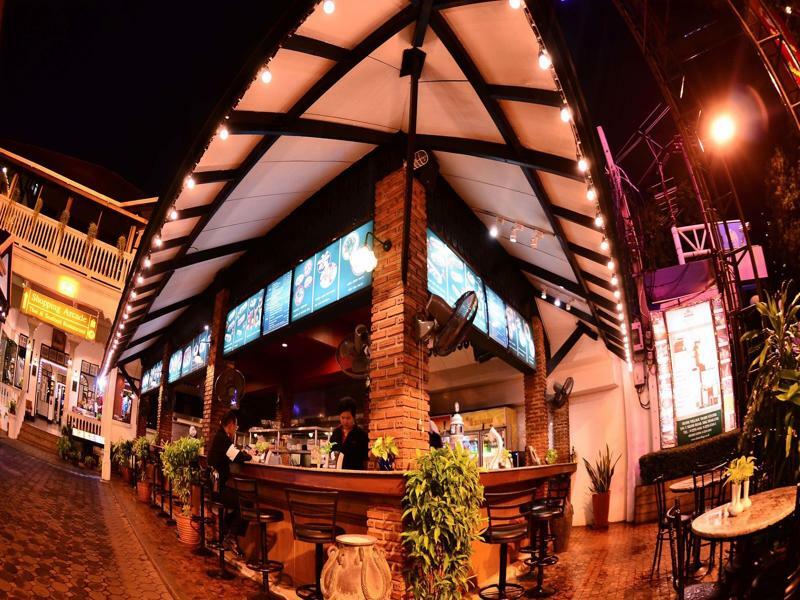 Silom Village Inn Бангкок Екстер'єр фото