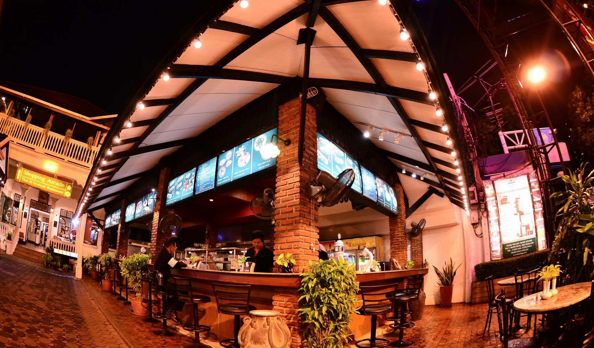 Silom Village Inn Бангкок Екстер'єр фото