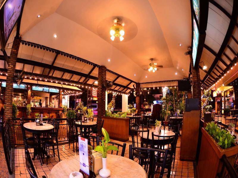 Silom Village Inn Бангкок Екстер'єр фото